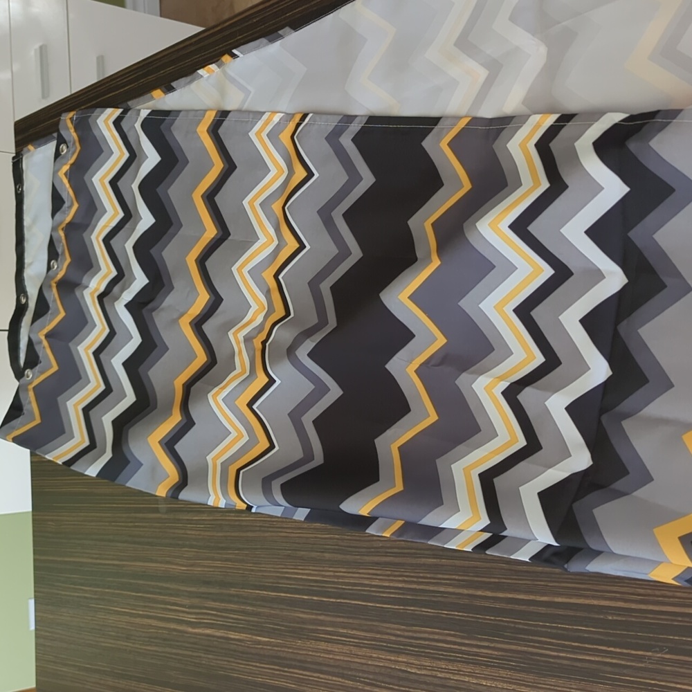 Geometric pattern shower curtain - Picture 5 of 7